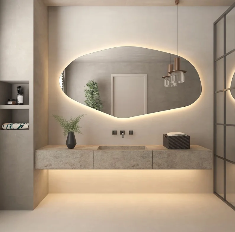 Specchio organico irregolare con LED – 2,10 m x 0,80 m | LINEA PRIME – QUALITÀ PREMIUM