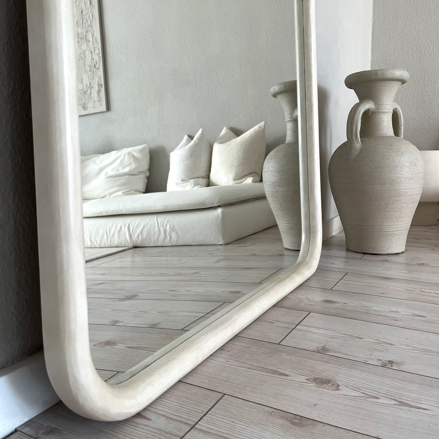 Specchio a figura intera di grandi dimensioni con cornice in cemento curvata – 180 x 100 cm (Liquidazione)