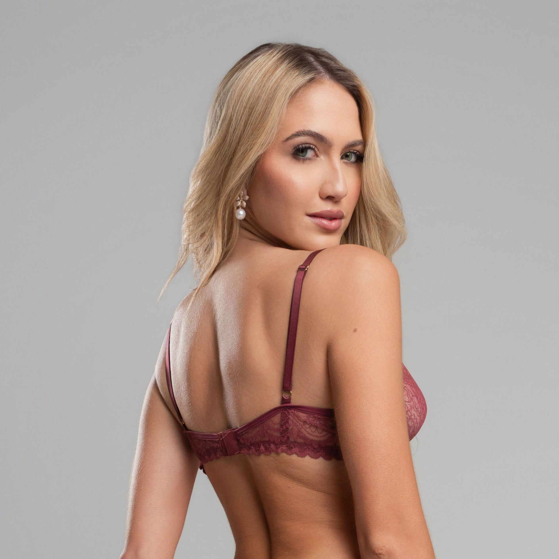 Sutiã Decote Glamour em Renda com Arco - C52